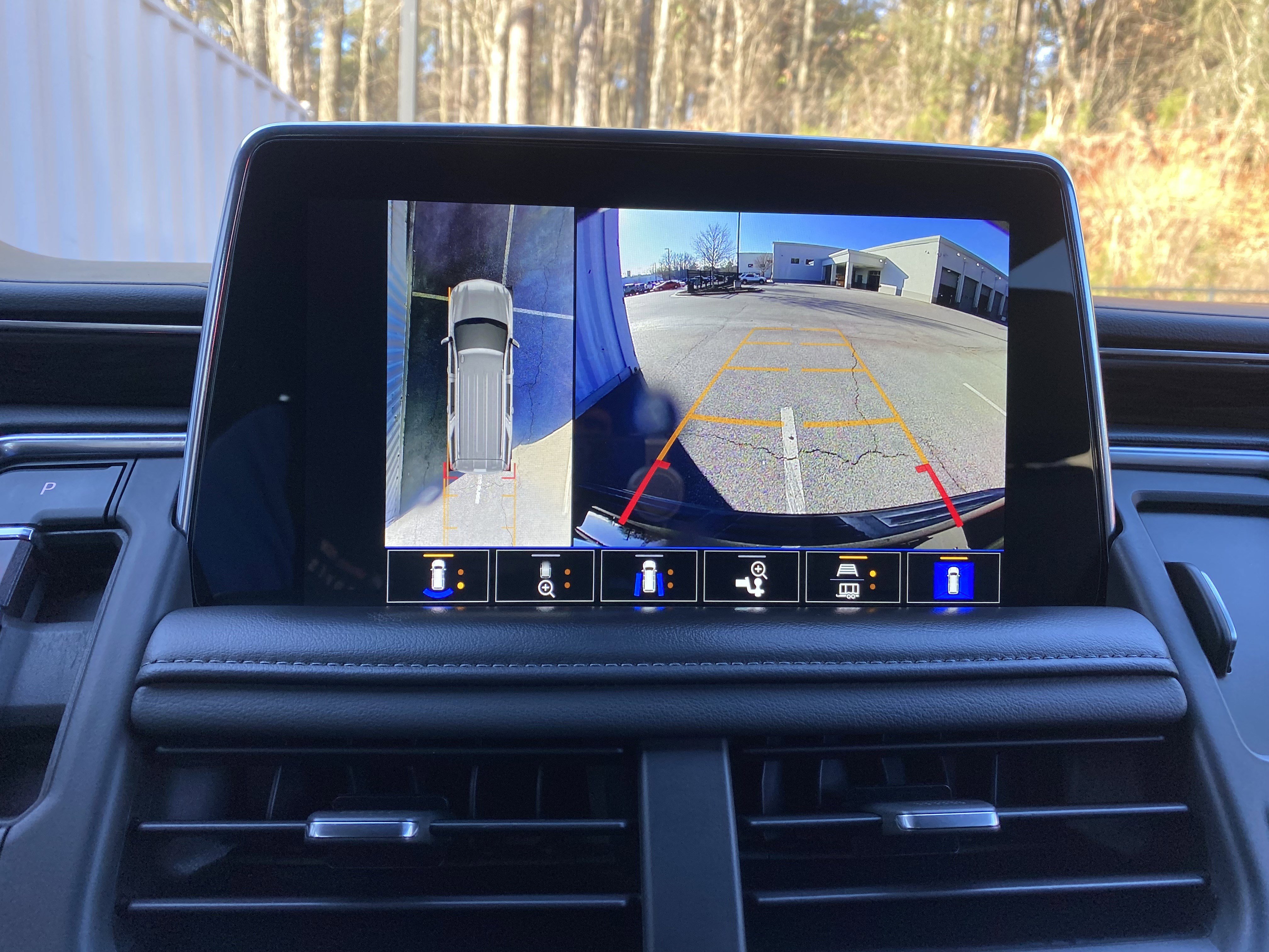 Used 2022 Chevrolet Tahoe Z71 w/ Luxury Package image 28