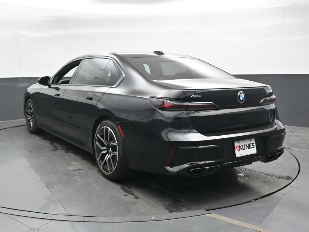Used 2024 BMW 760i xDrive w/ Executive Package AWD/4WD image 10