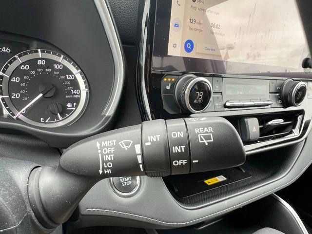 Used 2023 Toyota Highlander XLE AWD/4WD image 29
