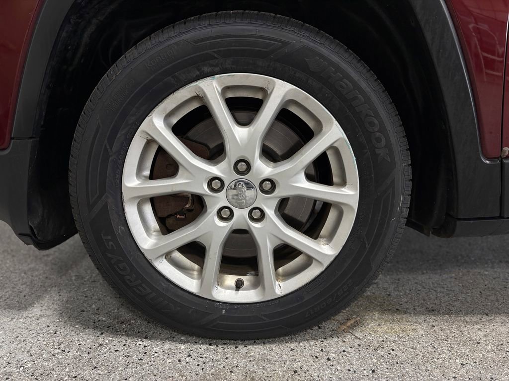 Used 2018 Jeep Cherokee Latitude FWD image 35