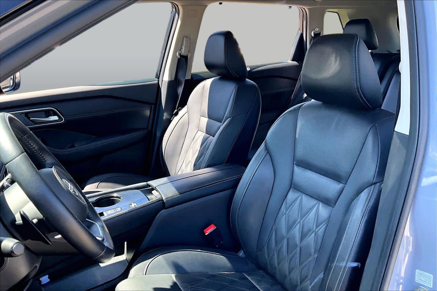Certified 2024 Nissan Rogue Platinum w/ Platinum Premium Package FWD image 8