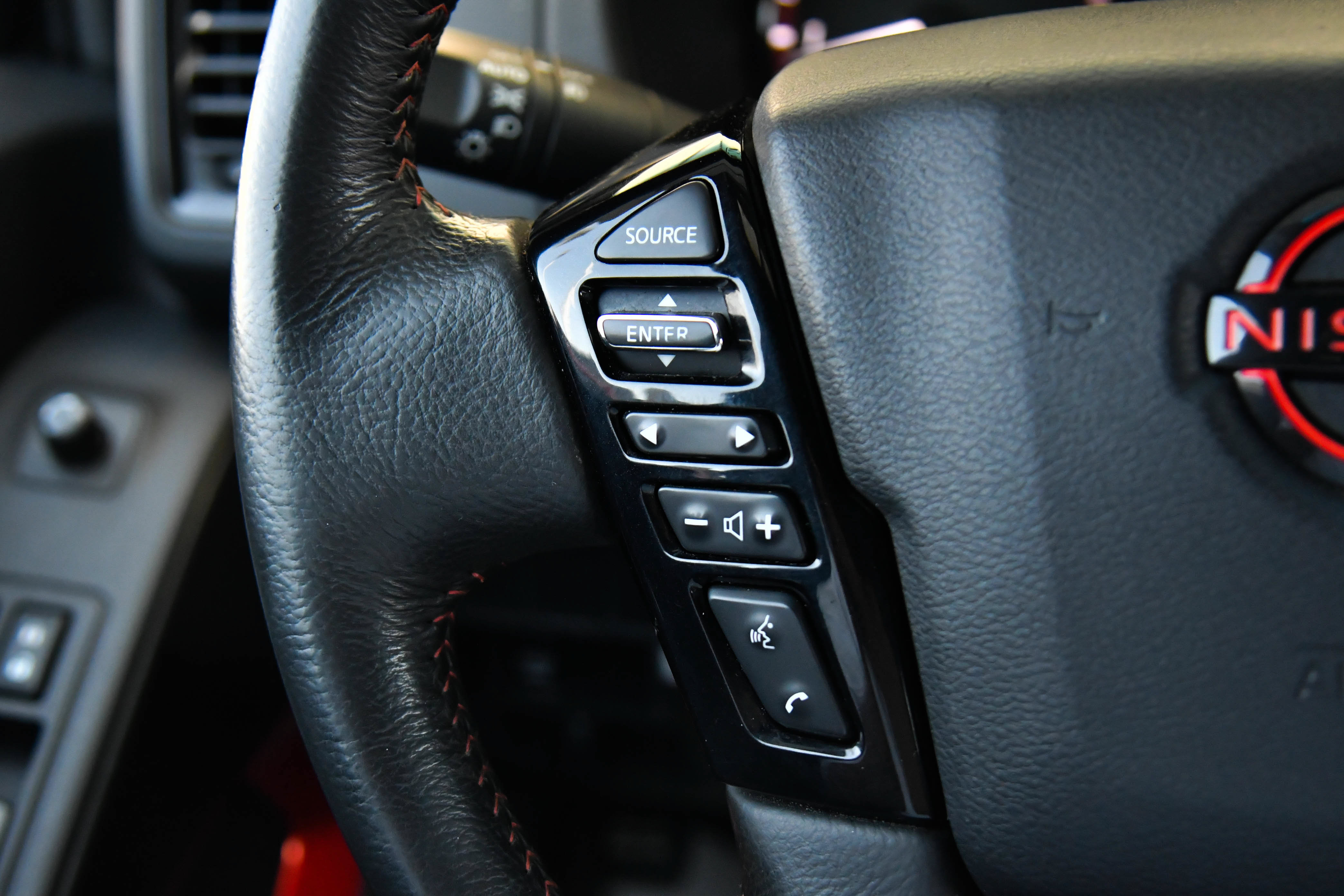Used 2022 Nissan Frontier Pro-X RWD image 29