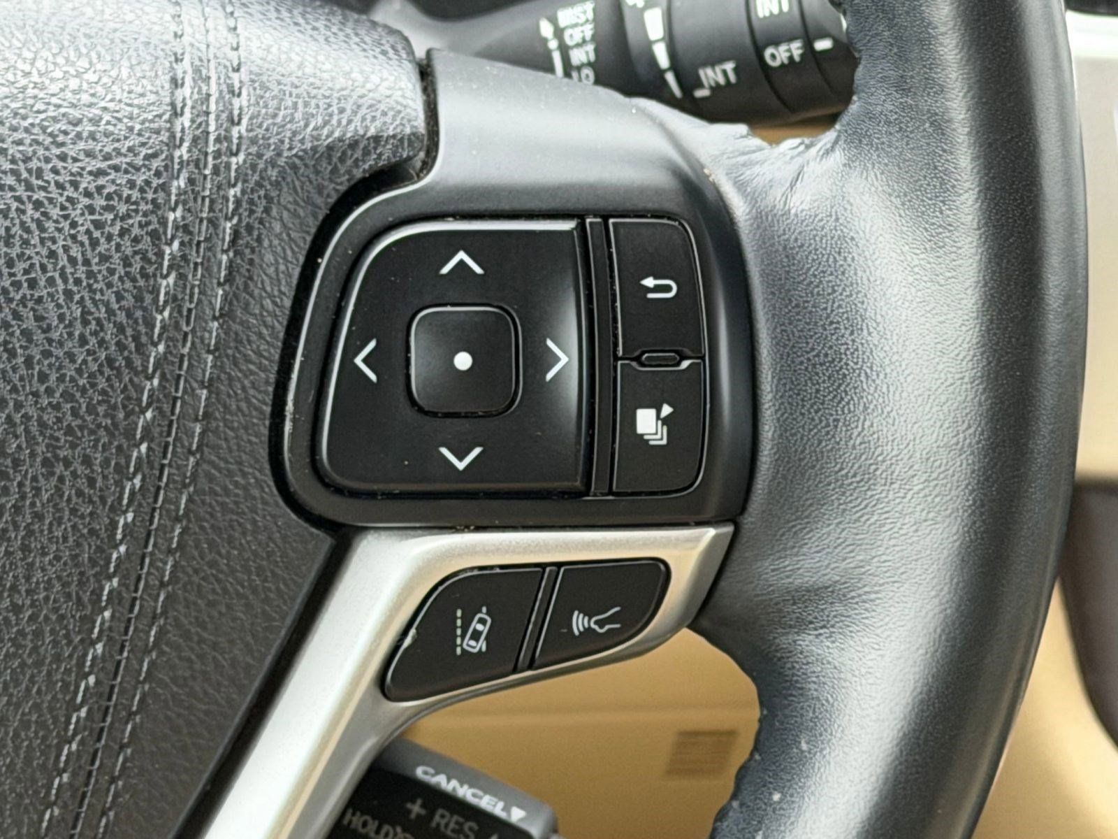 Used 2018 Toyota Highlander Limited AWD/4WD image 27