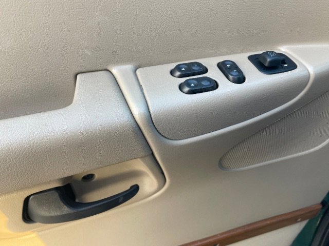 Used 2008 Ford E-150 and Econoline 150 image 6