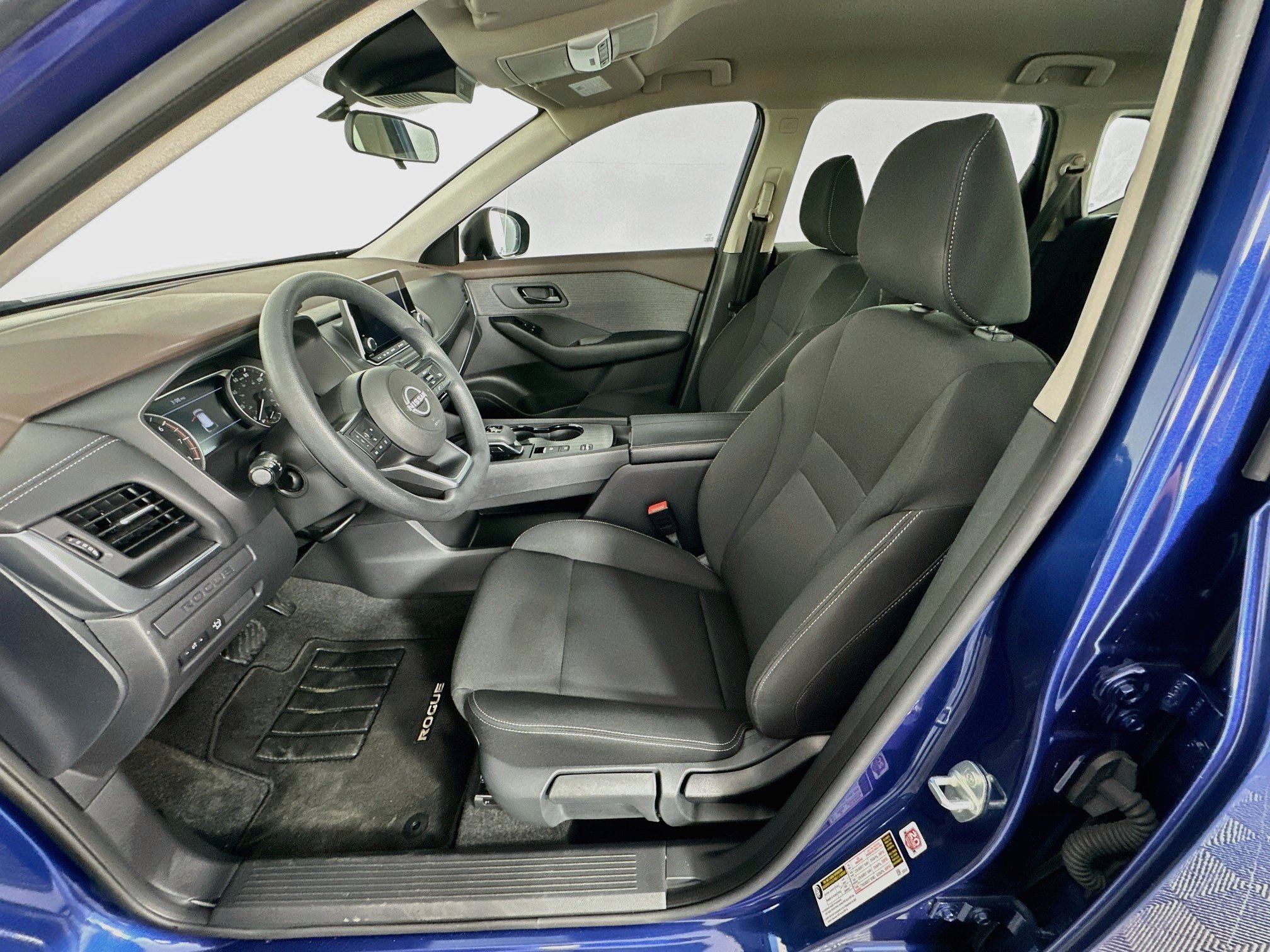 Used 2023 Nissan Rogue S FWD image 13