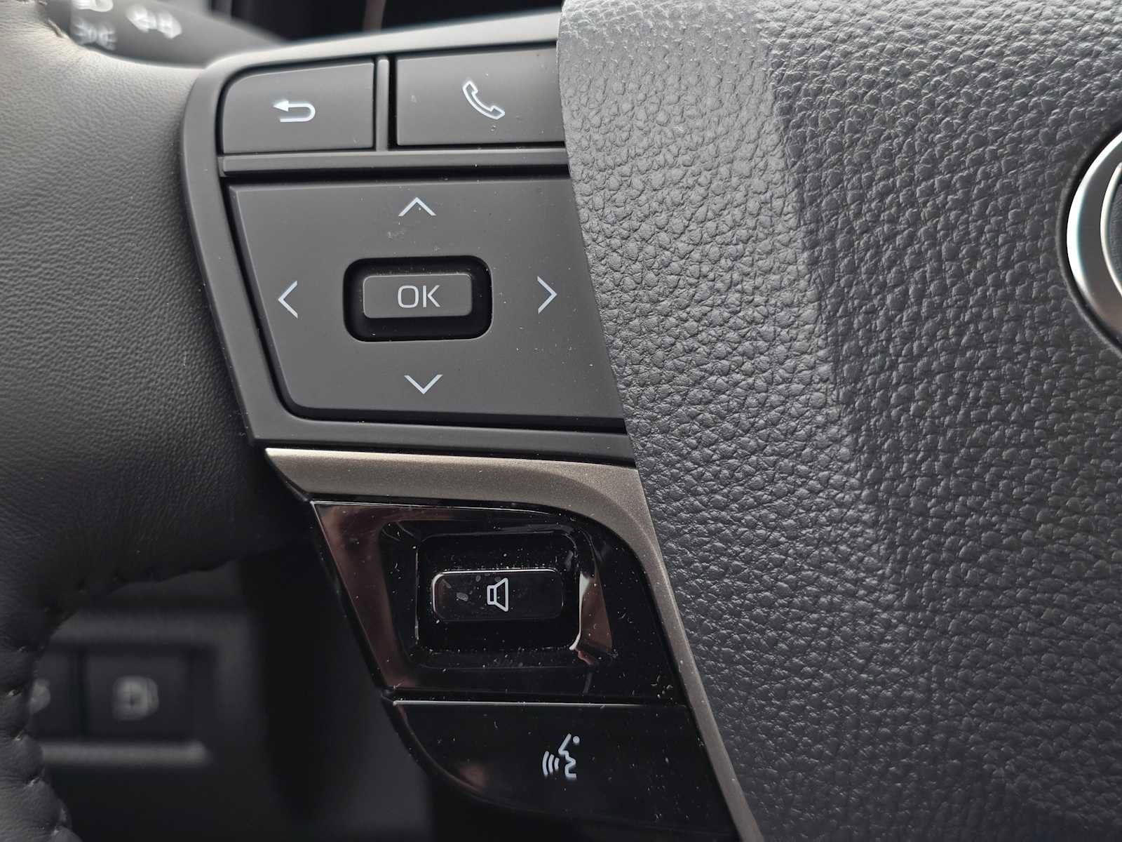 Used 2025 Toyota Camry LE image 34