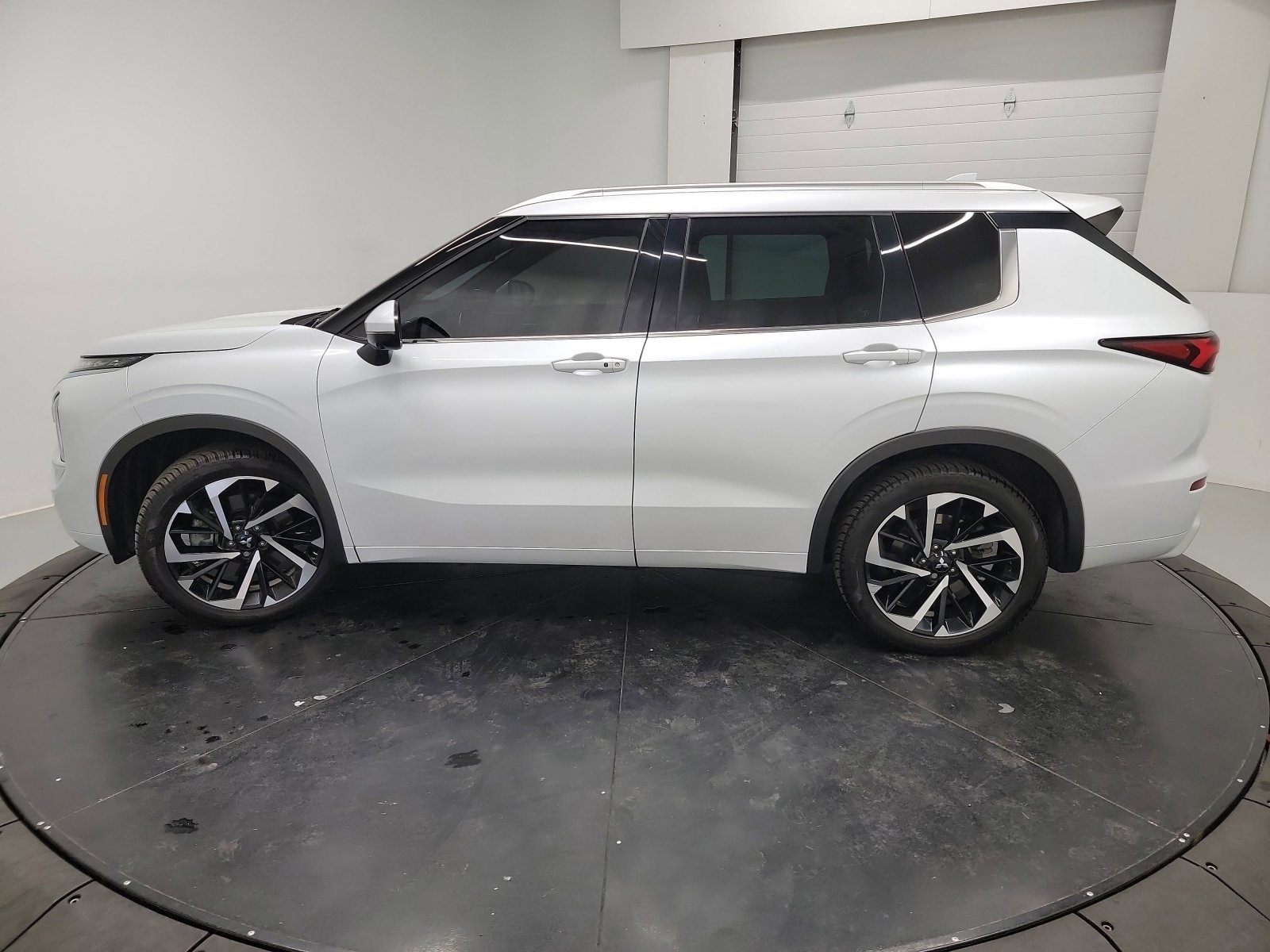 Used 2022 Mitsubishi Outlander SEL AWD/4WD image 4