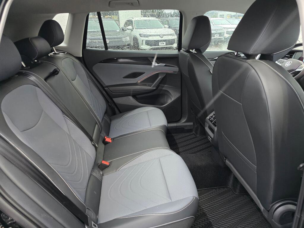 New 2026 Volkswagen Tiguan SE image 30