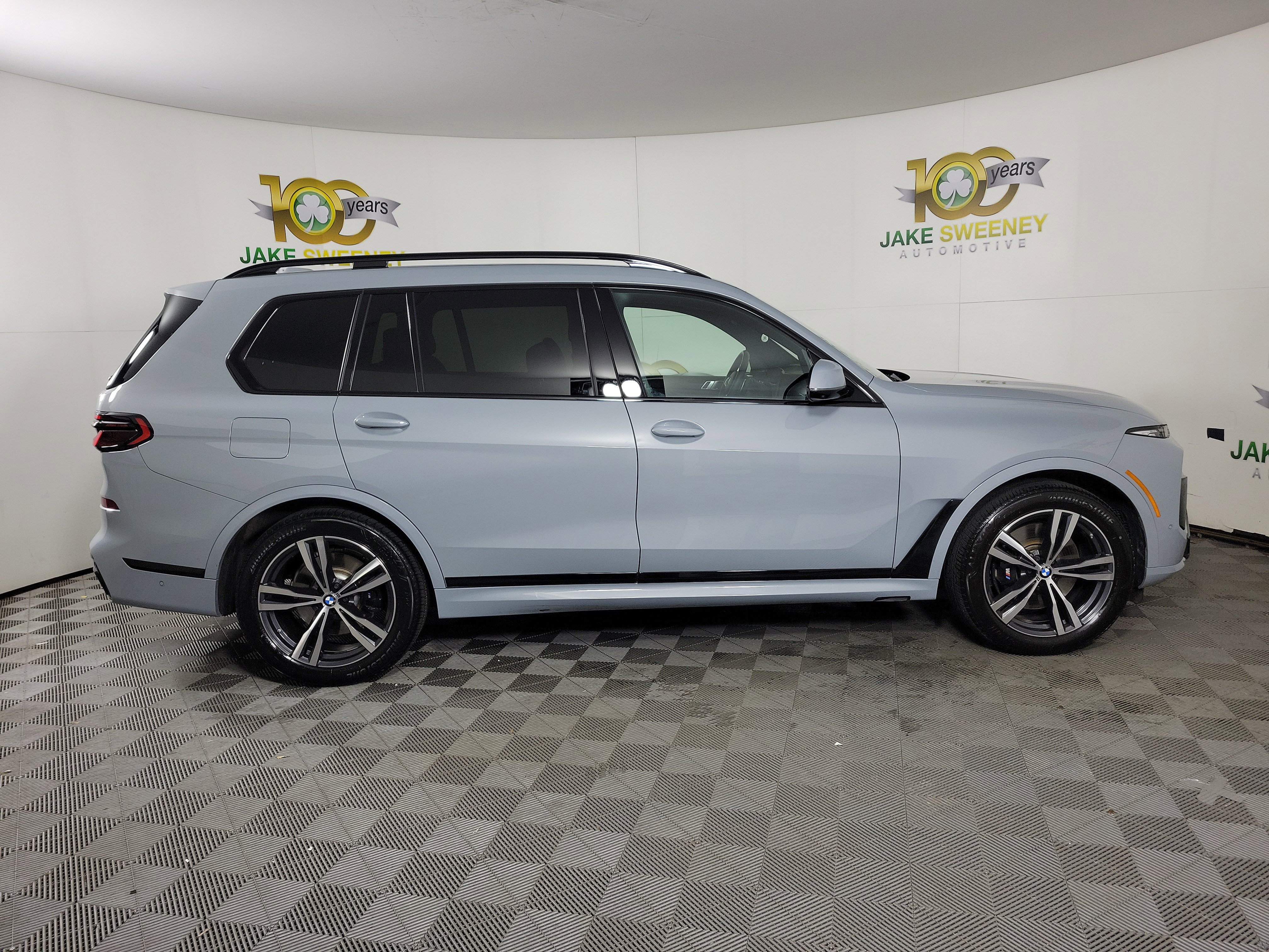Certified 2024 BMW X7 xDrive40i w/ M Sport Package image 8