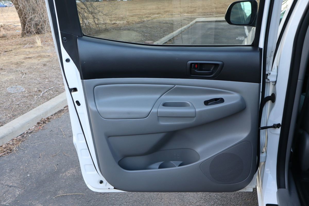 Used 2014 Toyota Tacoma PreRunner w/ TRD Off-Road Package image 24