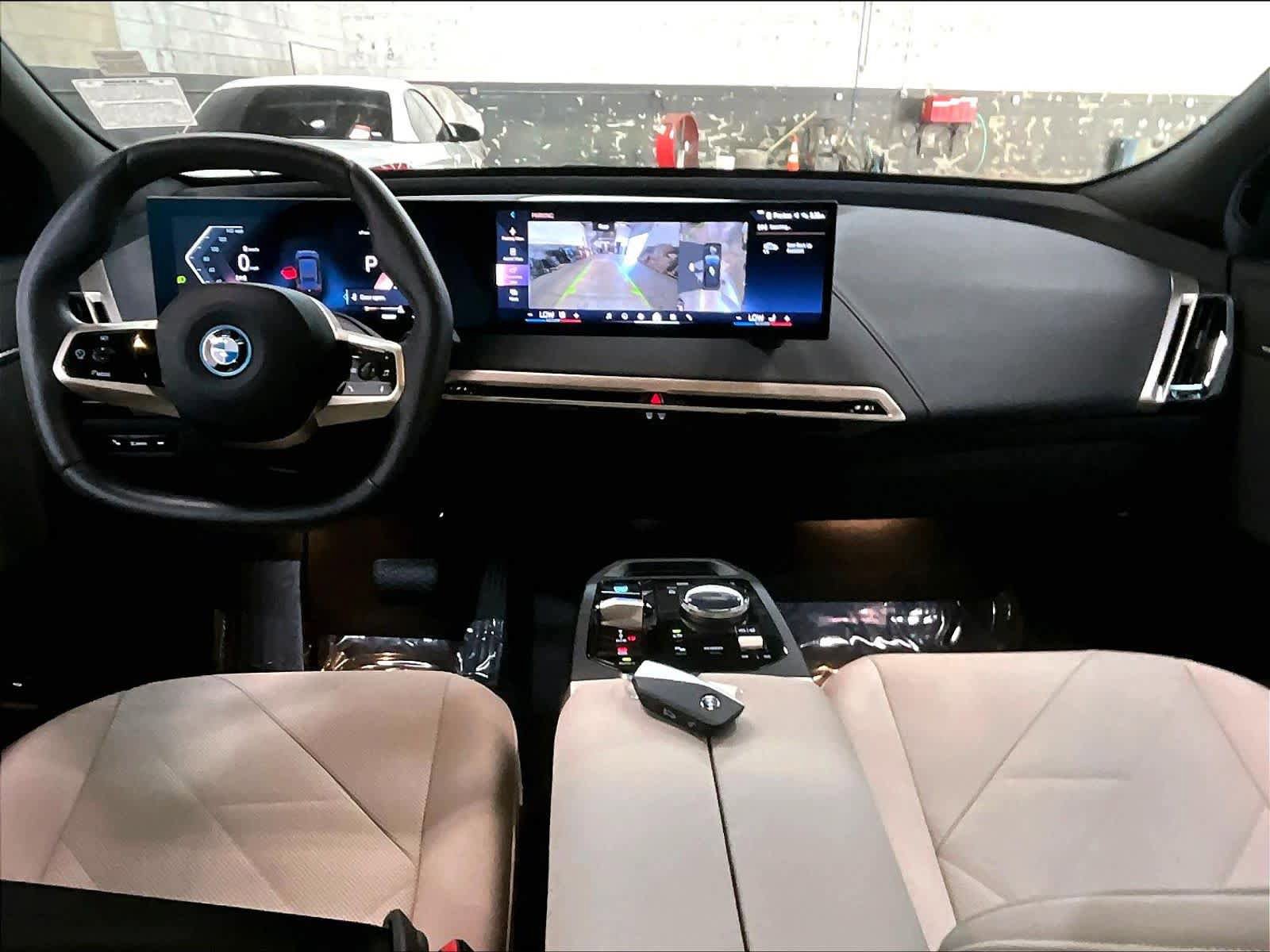 Used 2025 BMW iX xDrive50 w/ Convenience Package AWD/4WD image 17