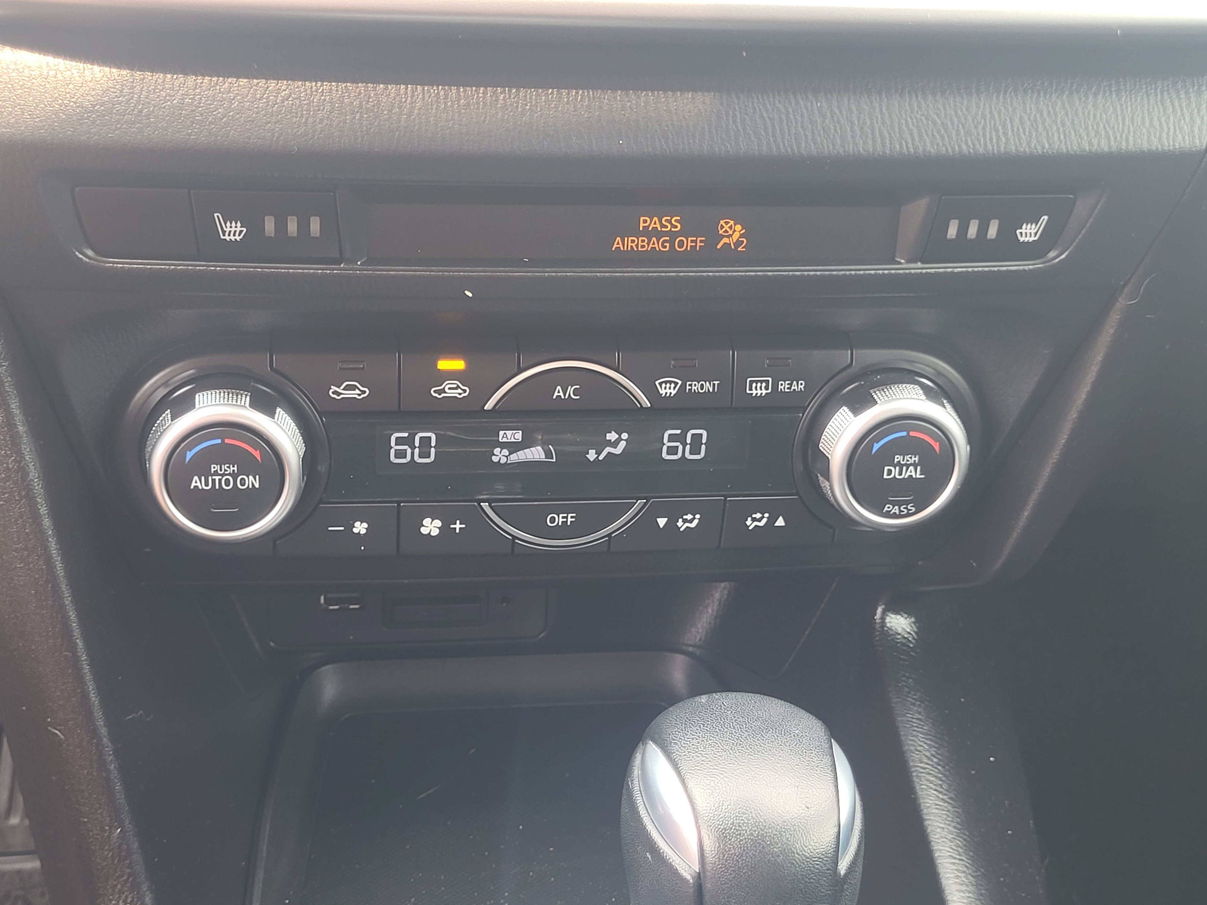 Used 2018 MAZDA MAZDA3 Touring FWD image 19