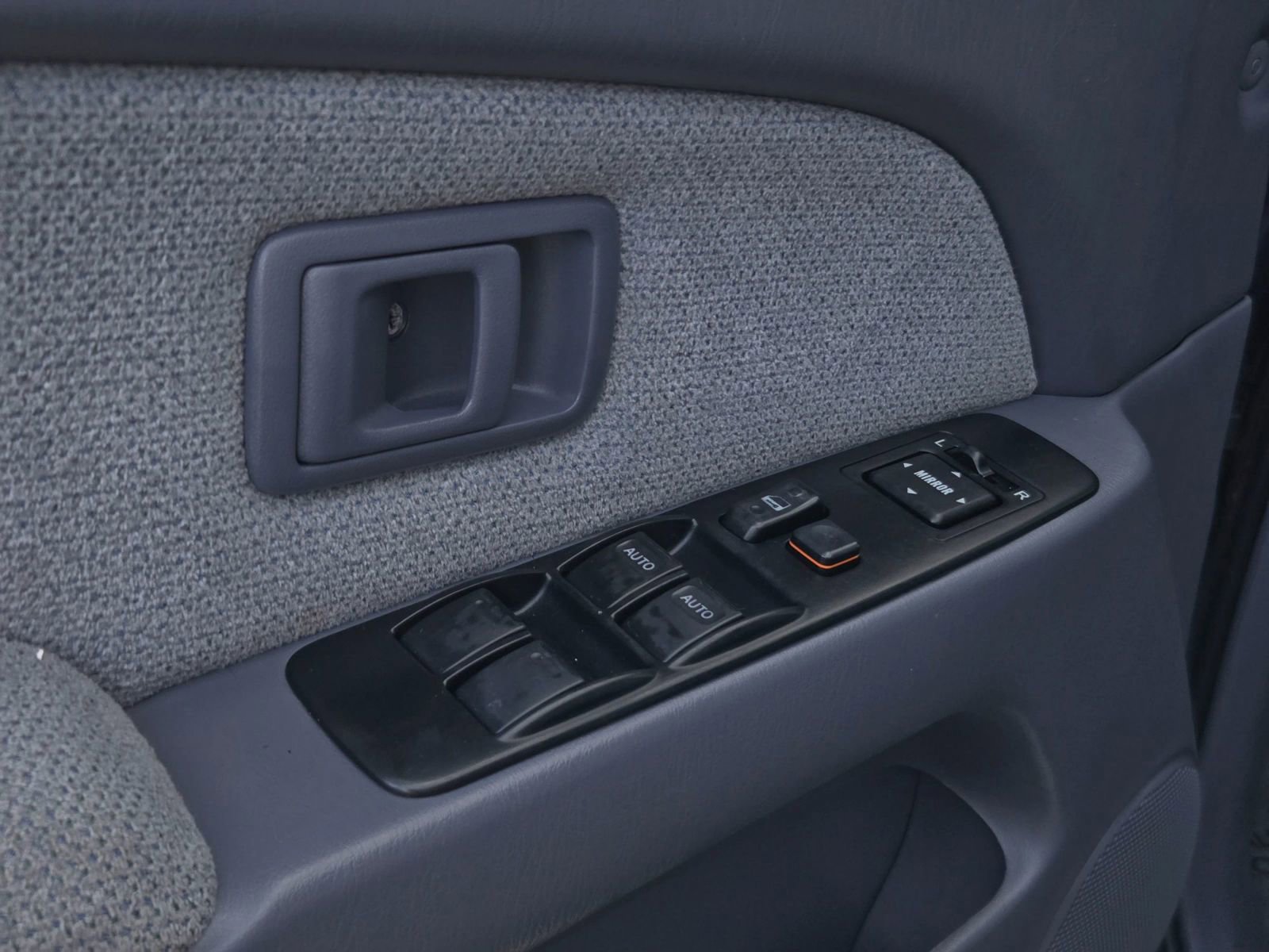 Used 2000 Toyota 4Runner SR5 image 30