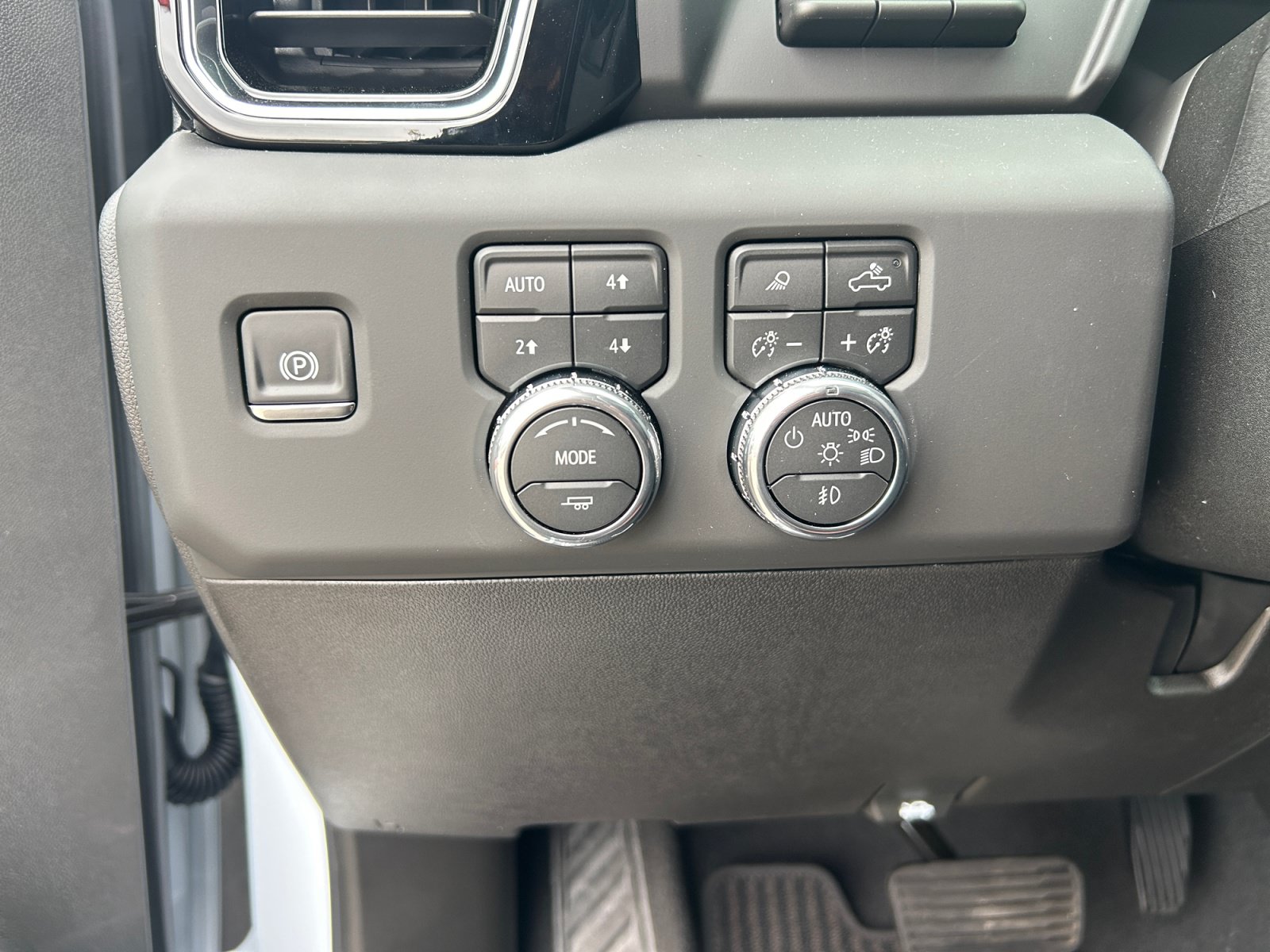 New 2026 GMC Sierra 2500 Denali Ultimate AWD/4WD image 28