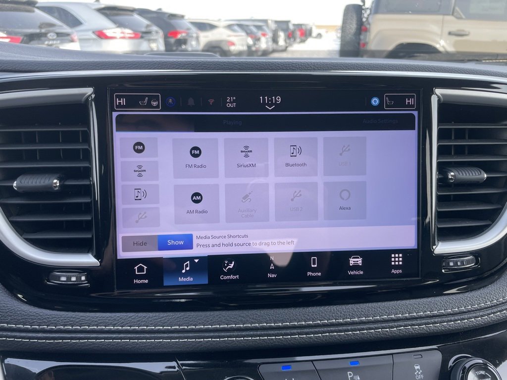 Used 2024 Chrysler Pacifica Select image 17