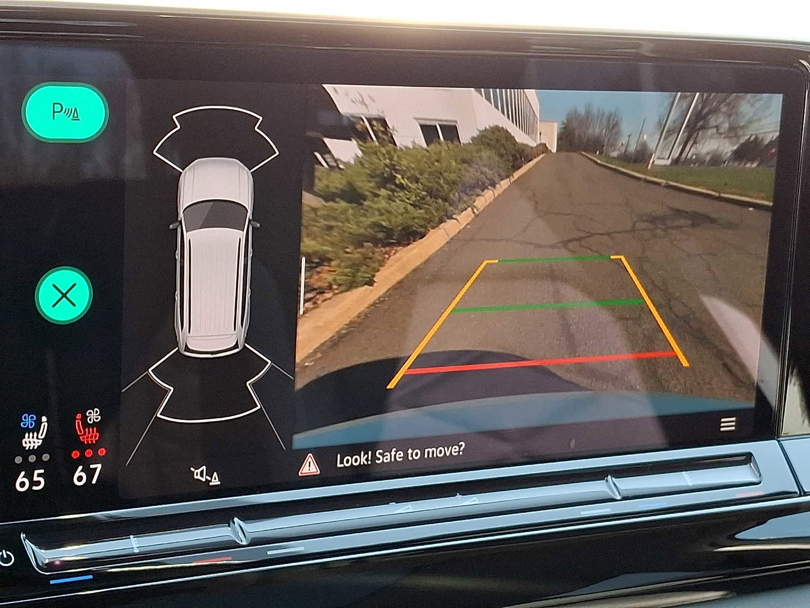 Used 2025 Volkswagen Atlas Peak Edition SE AWD/4WD image 17