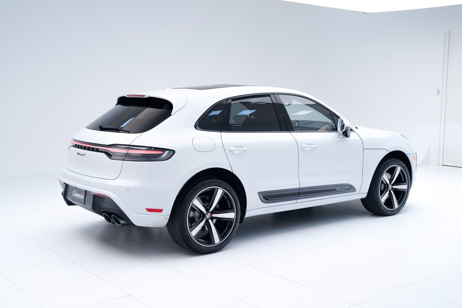 New 2026 Porsche Macan Turbo image 9