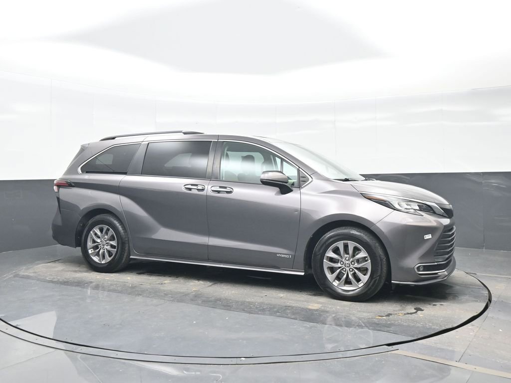 Used 2021 Toyota Sienna XLE image 8