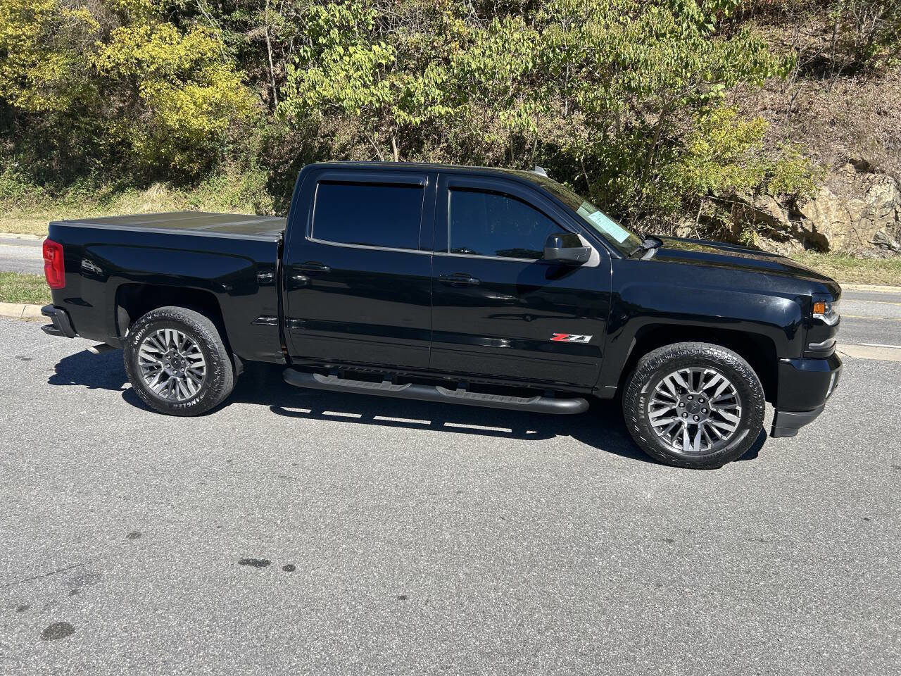 Used 2017 Chevrolet Silverado 1500 LTZ Z71 w/ LTZ Plus Package image 9
