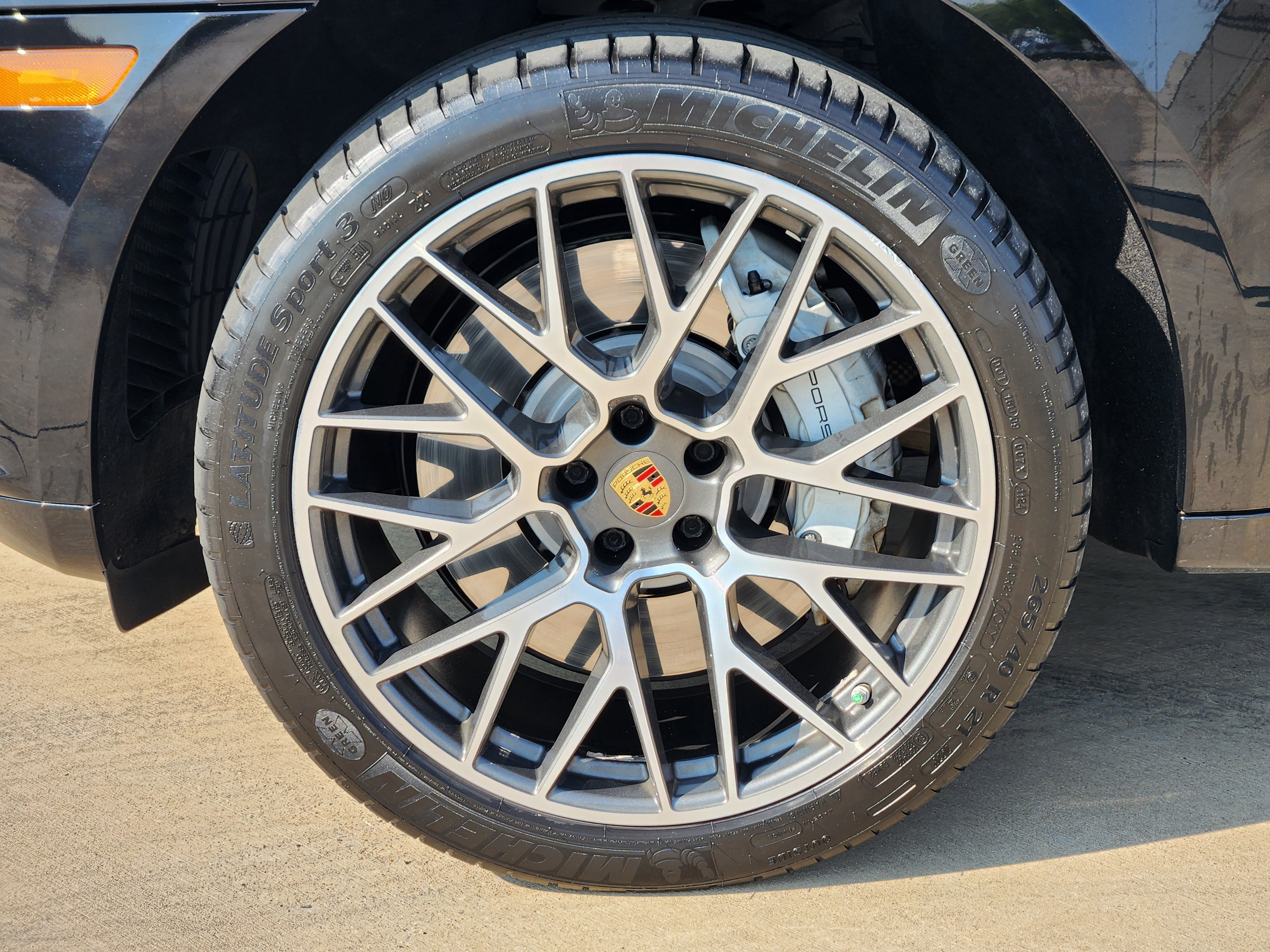 Used 2020 Porsche Macan Turbo image 11