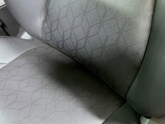 Used 2024 Kia Carnival EX image 20