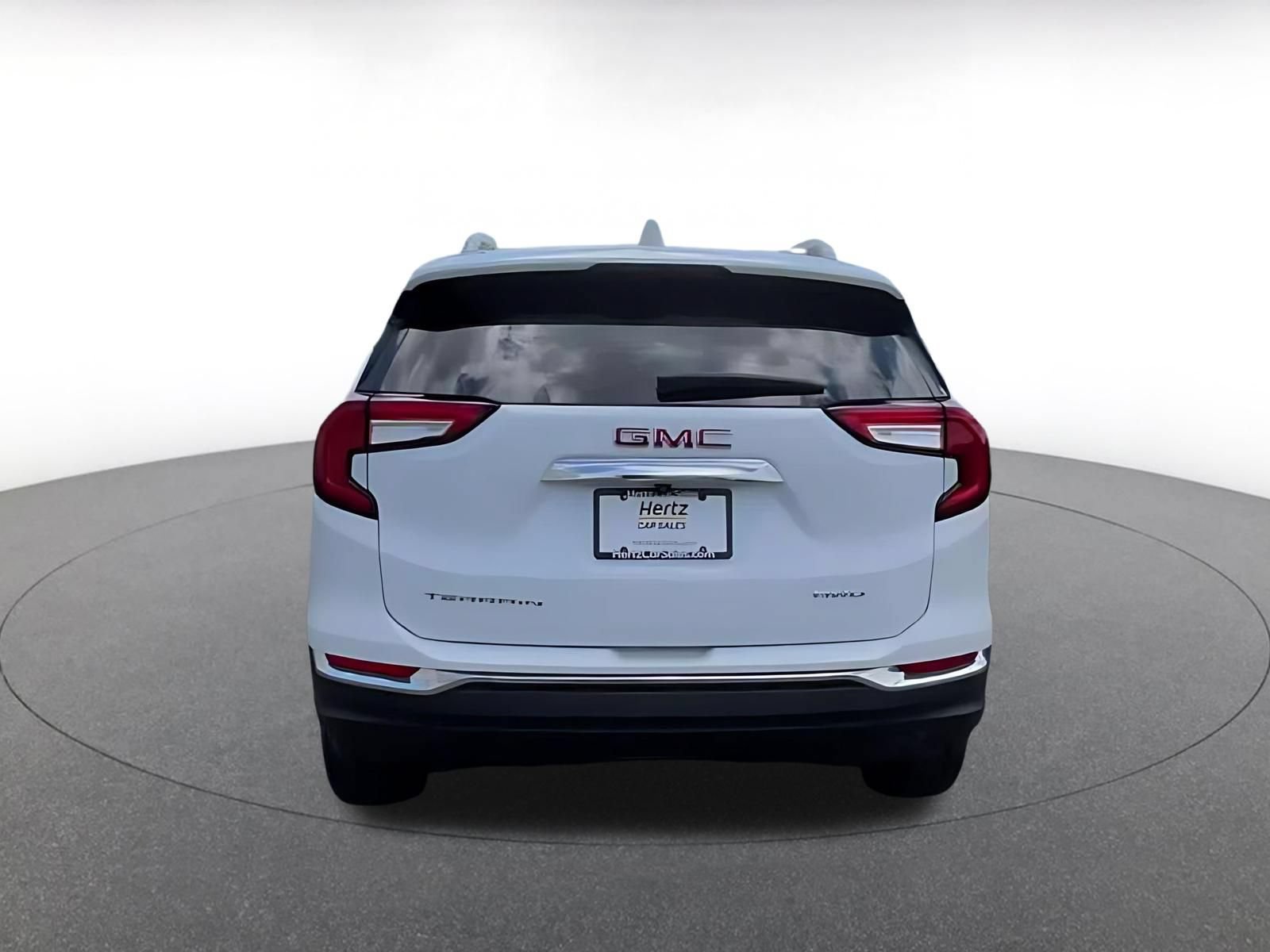 Used 2024 GMC Terrain SLT AWD/4WD image 12