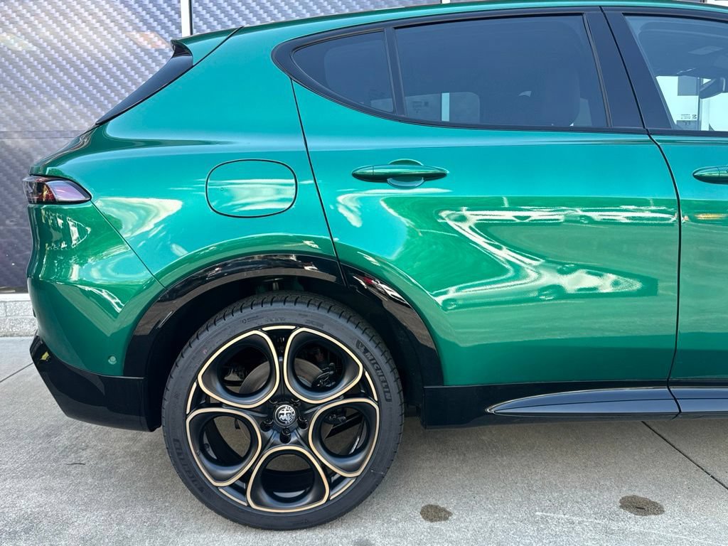 New 2025 Alfa Romeo Tonale AWD/4WD image 5