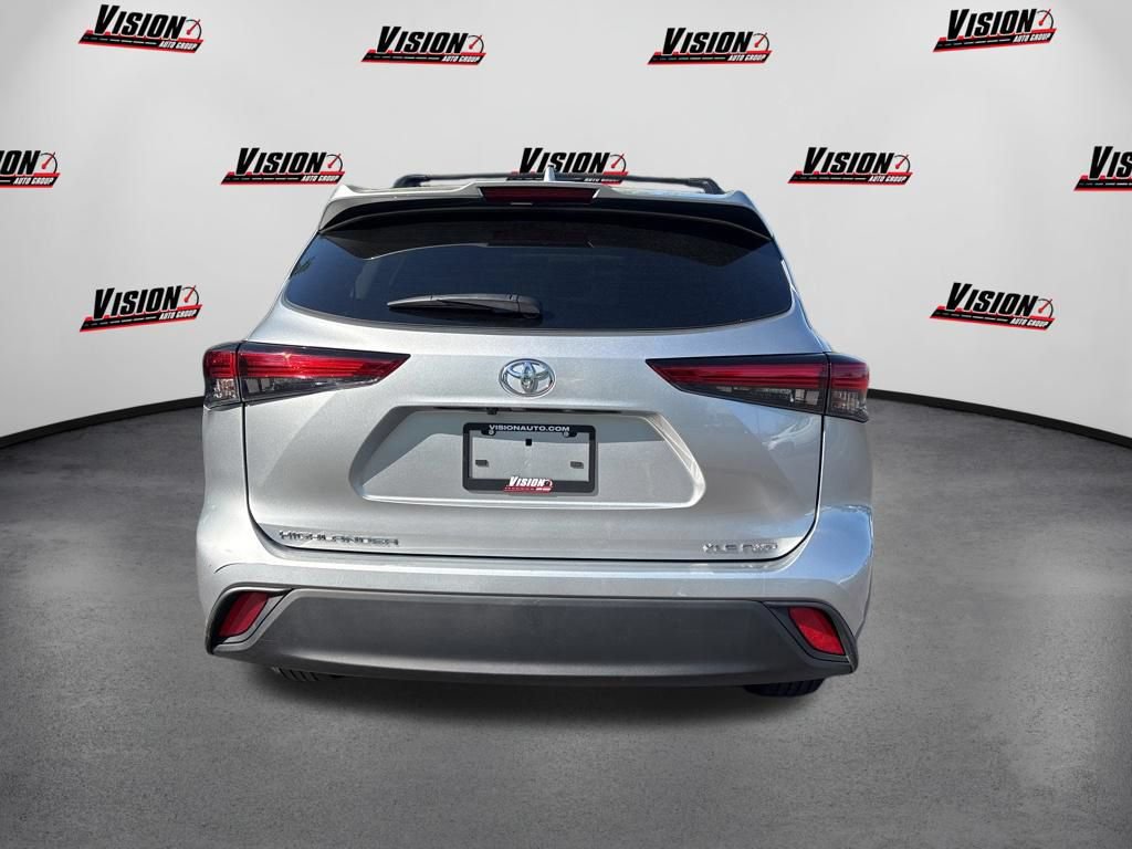 Used 2023 Toyota Highlander XLE AWD/4WD image 6