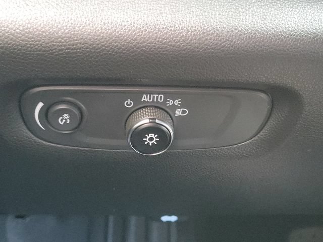 Used 2022 Chevrolet Traverse LS FWD image 19