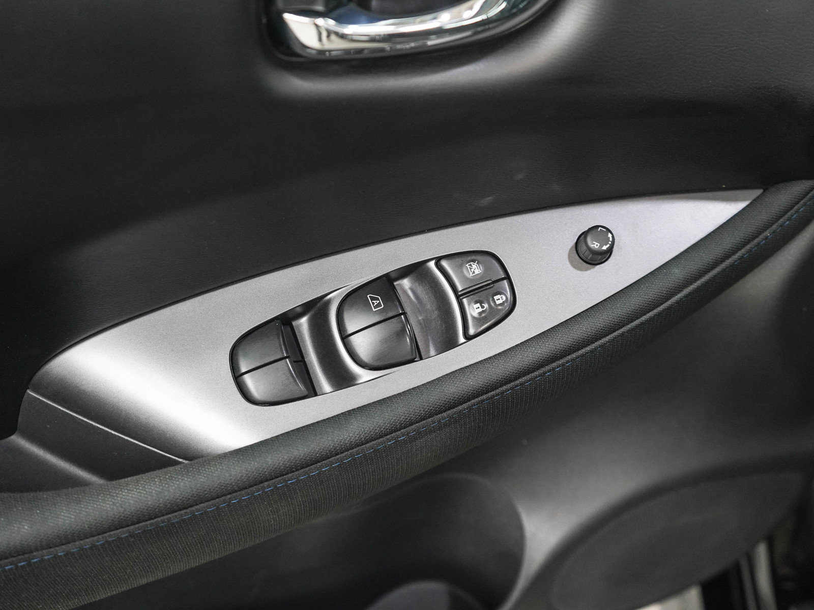 Used 2025 Nissan Leaf S FWD image 19