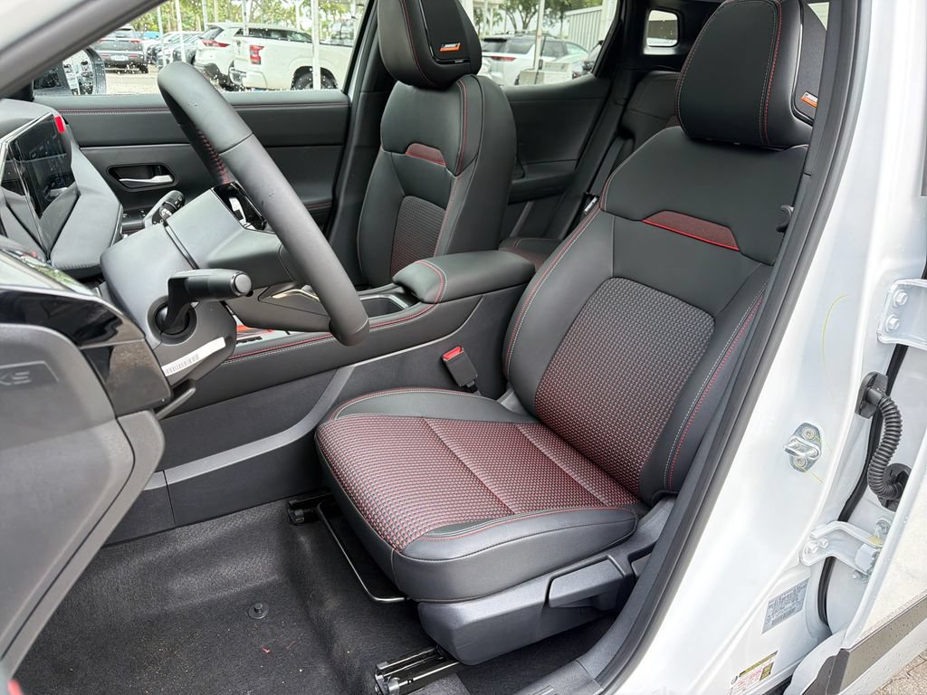 New 2026 Nissan Kicks SR w/ SR Premium Package FWD image 29