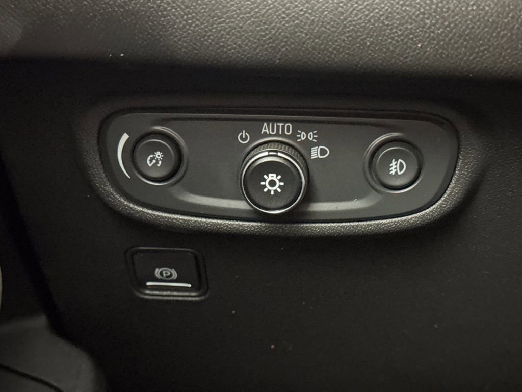 Used 2024 GMC Terrain SLT image 27