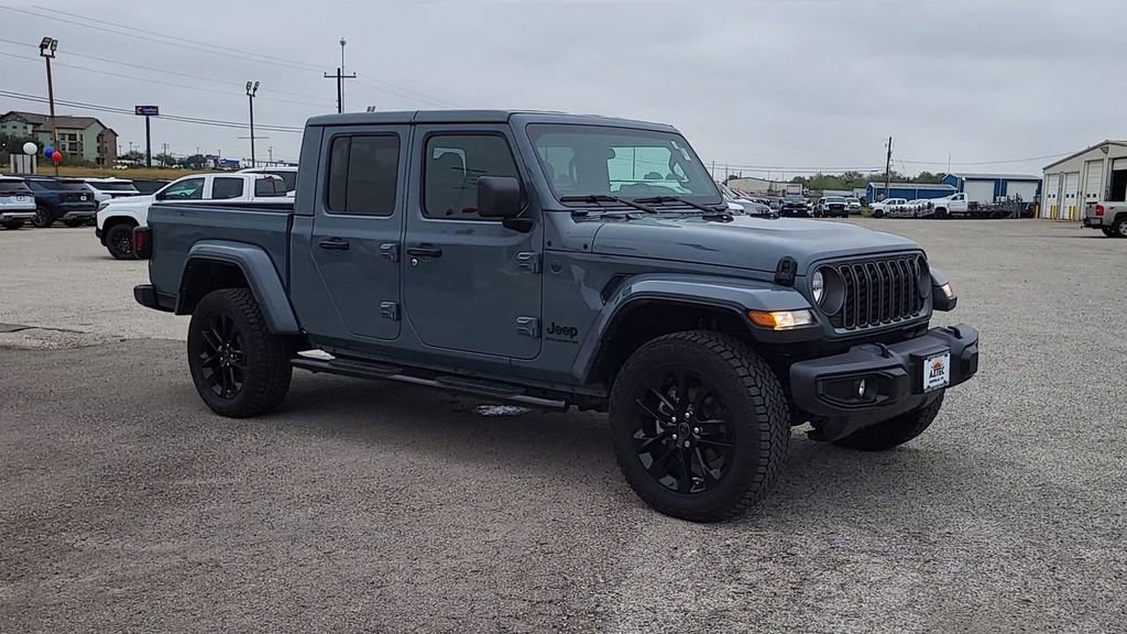 Used 2025 Jeep Gladiator Sport image 9