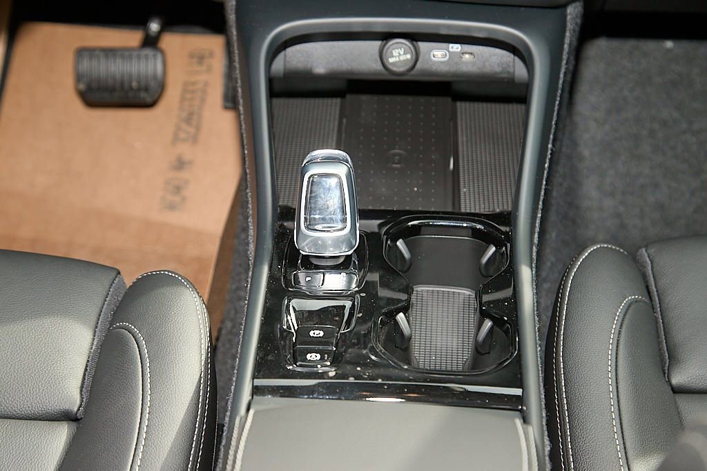 New 2026 Volvo XC40 B5 Plus w/ Protection Package Premier image 28