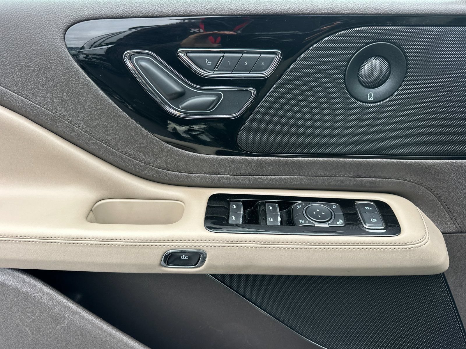 Certified 2022 Lincoln Aviator Grand Touring w/ Elements Package Plus AWD/4WD image 10