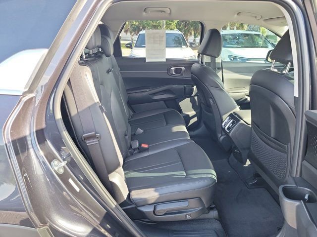 Used 2025 Kia Sorento S FWD image 8