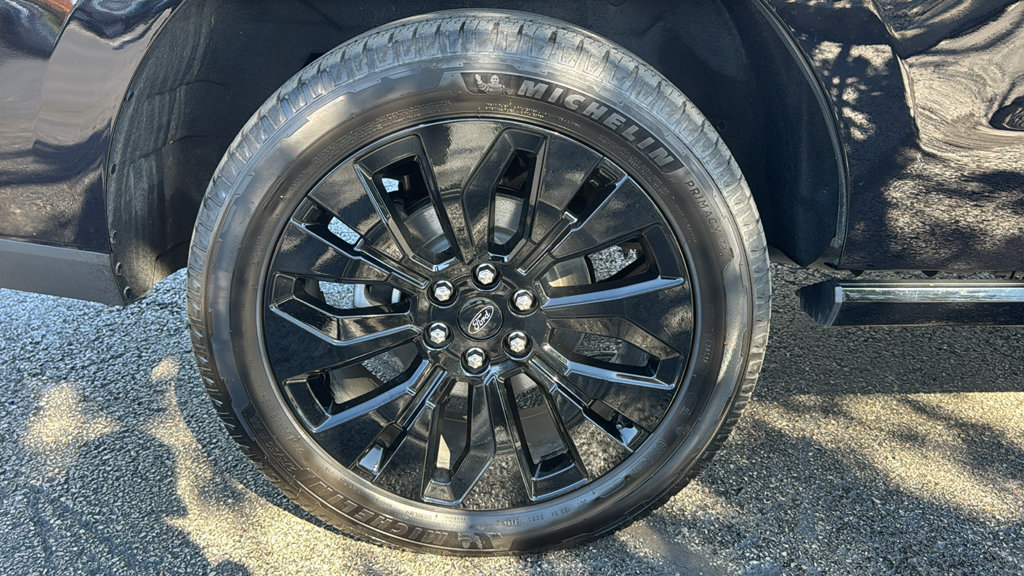 Used 2025 Ford Expedition Platinum w/ Stealth Appearance Package AWD/4WD image 8