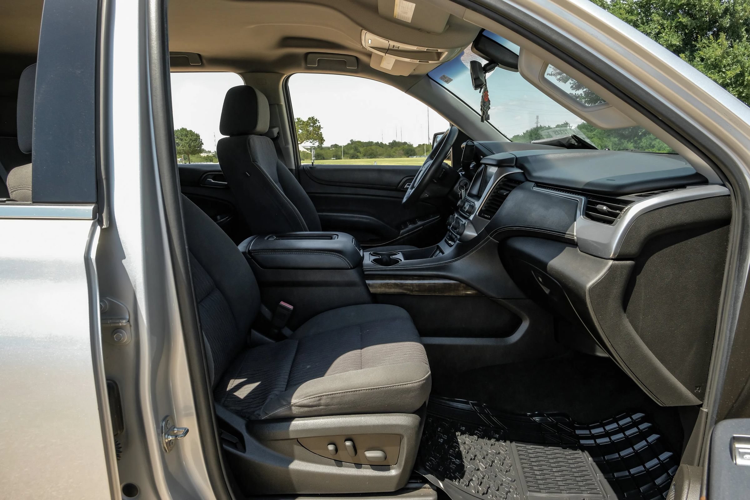 Used 2017 Chevrolet Tahoe LS AWD/4WD image 32