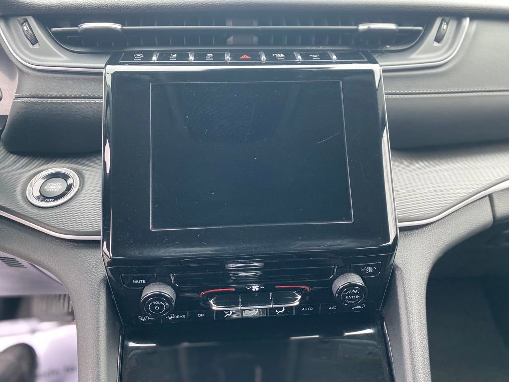 Used 2023 Jeep Grand Cherokee L Laredo image 25