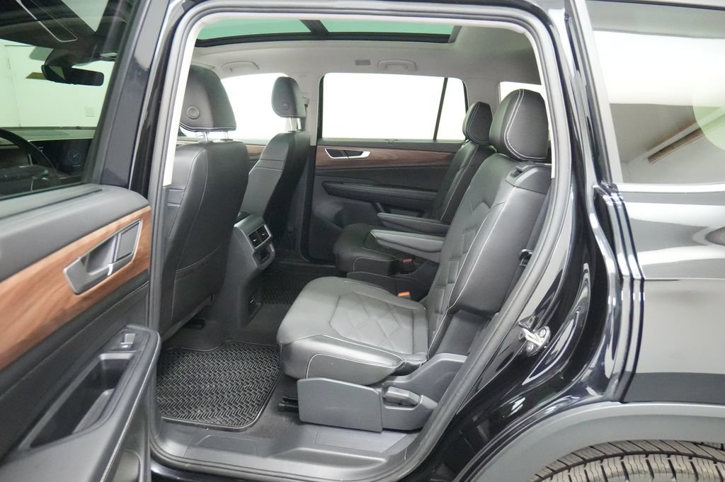Used 2024 Volkswagen Atlas SE AWD/4WD image 17