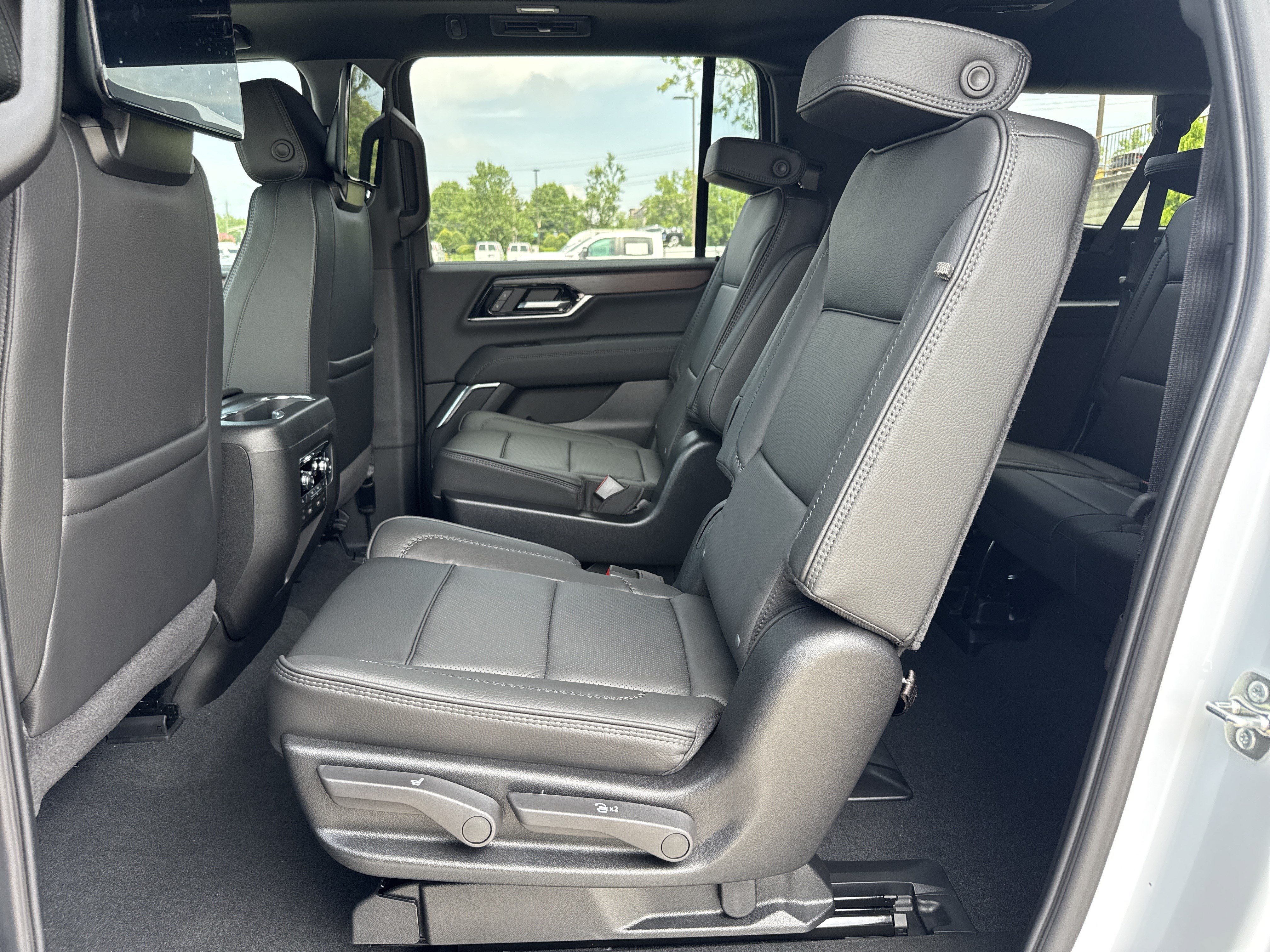 New 2026 GMC Yukon XL Denali w/ Denali Reserve Package AWD/4WD image 33