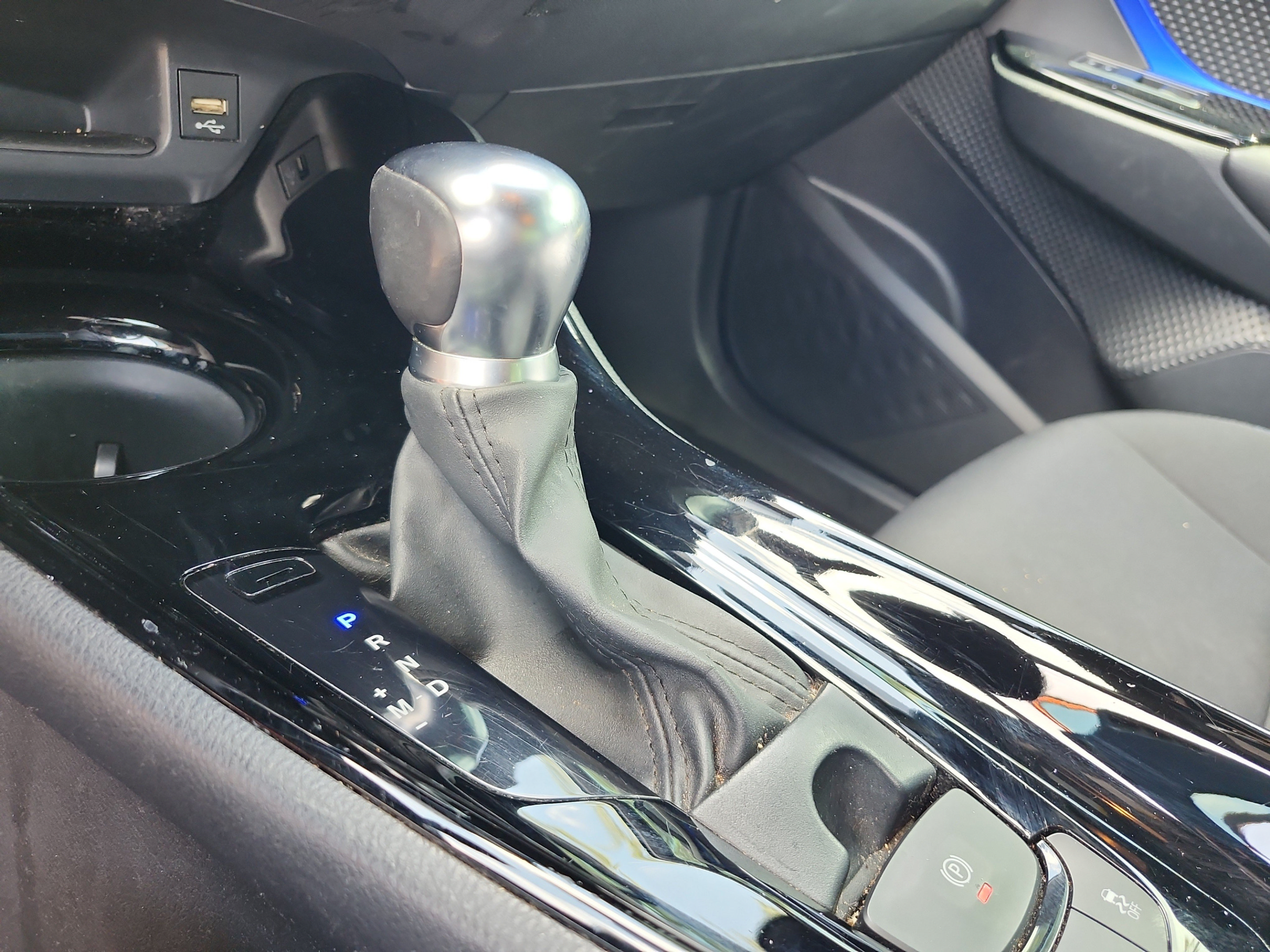 Used 2020 Toyota C-HR XLE FWD image 15
