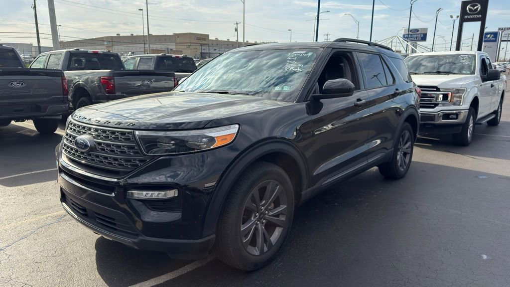Used 2023 Ford Explorer XLT w/ Equipment Group 202A image 6
