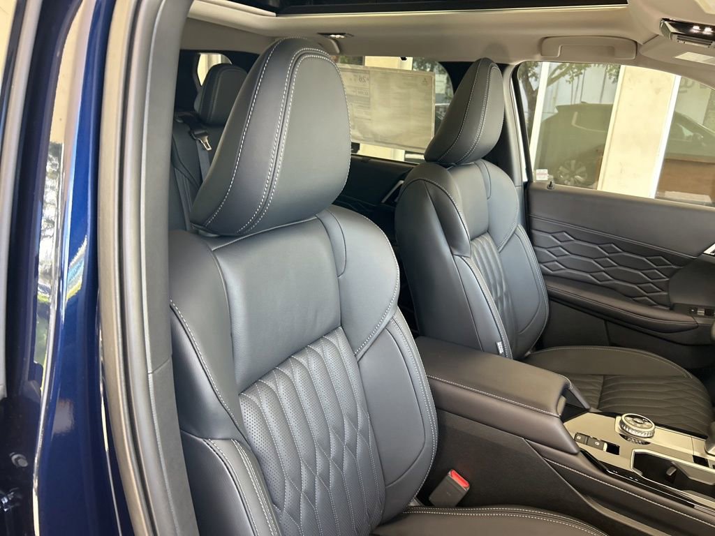 New 2025 Mitsubishi Outlander SEL image 21