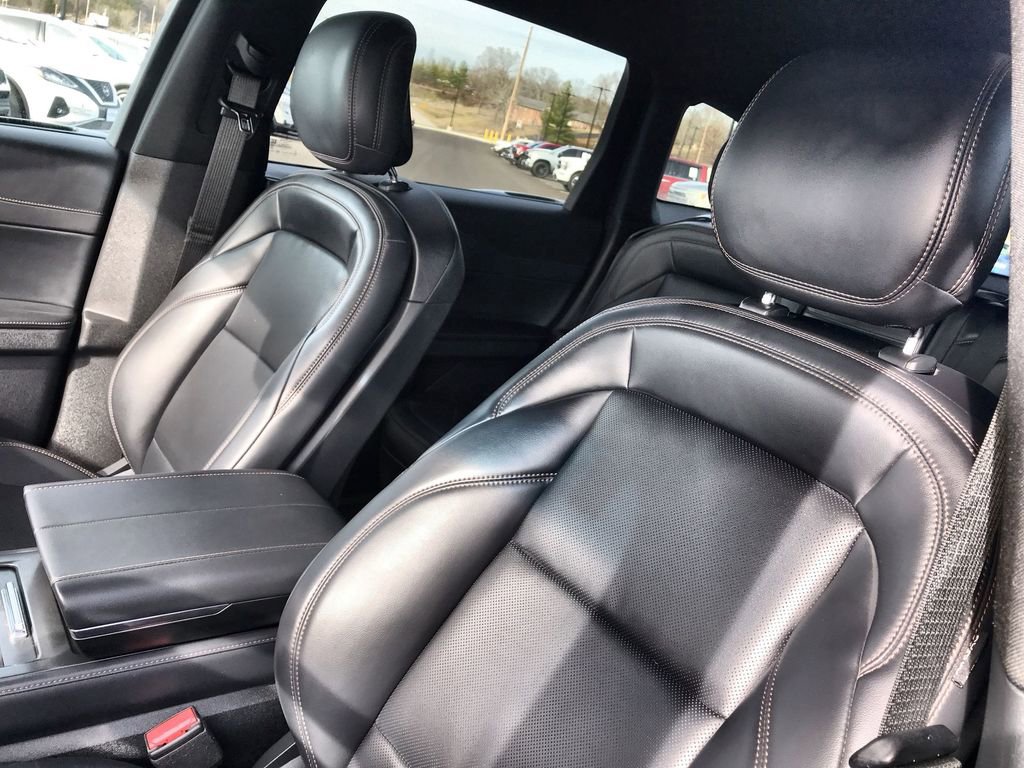 Used 2024 Lincoln Nautilus Premier w/ Jet Appearance Package image 11