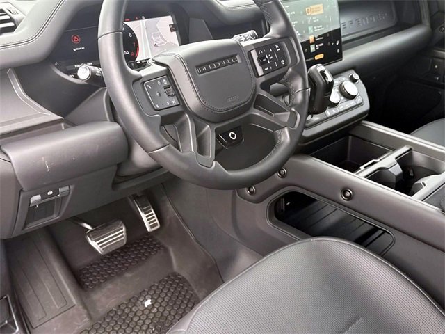 Used 2025 Land Rover Defender 110 image 30