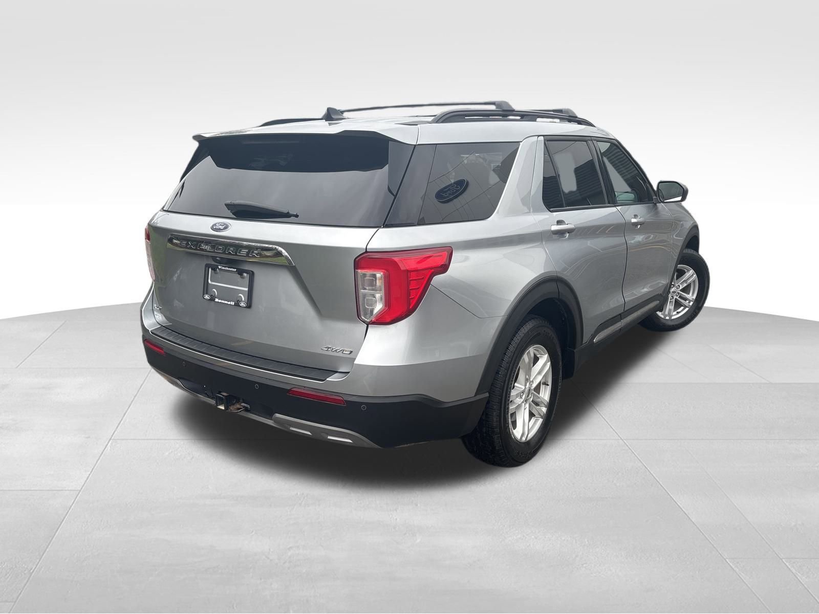 Used 2021 Ford Explorer XLT w/ Equipment Group 202A image 6