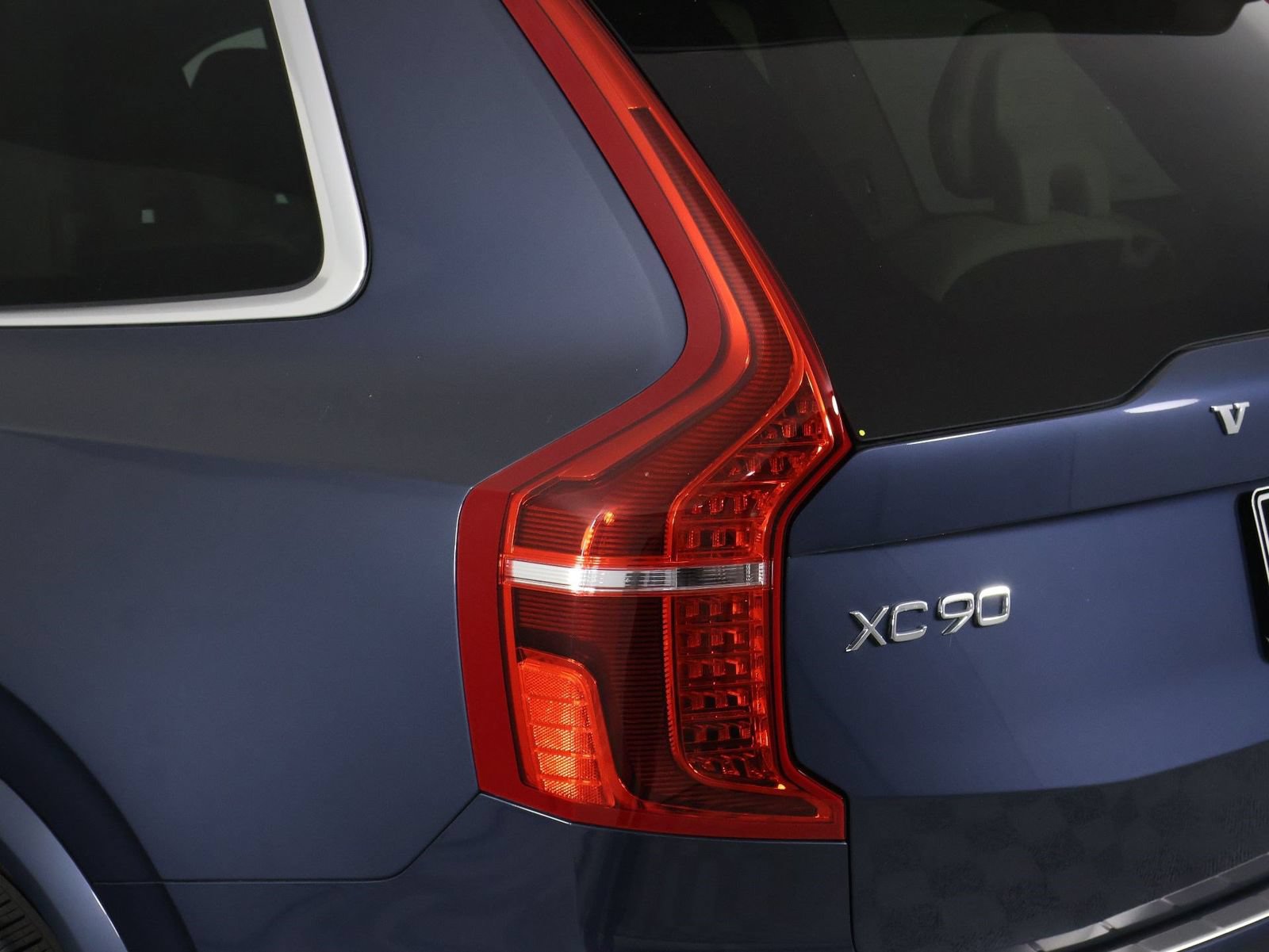 Certified 2023 Volvo XC90 B6 Plus w/ Protection Package Premier AWD/4WD image 18