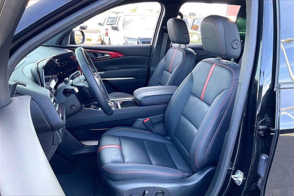 Used 2024 Chevrolet Traverse RS image 25