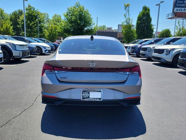 Used 2023 Hyundai Elantra SEL w/ Convenience Package FWD image 5